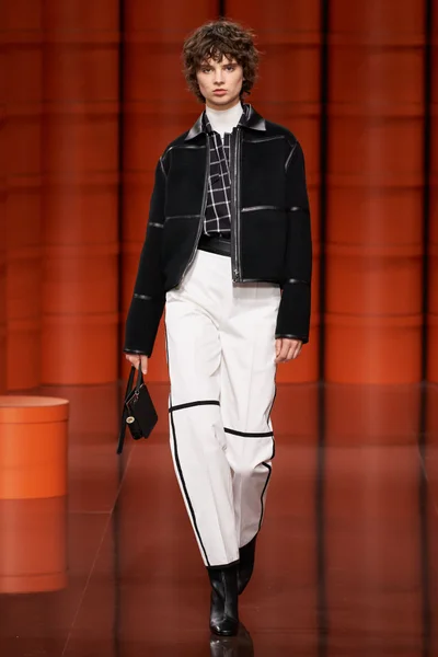 Look 15